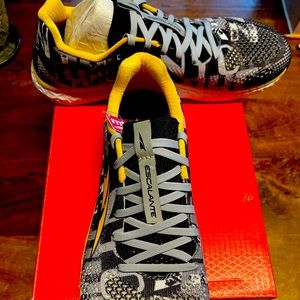 Altra Women’s Escalante Racer NYC  size 10